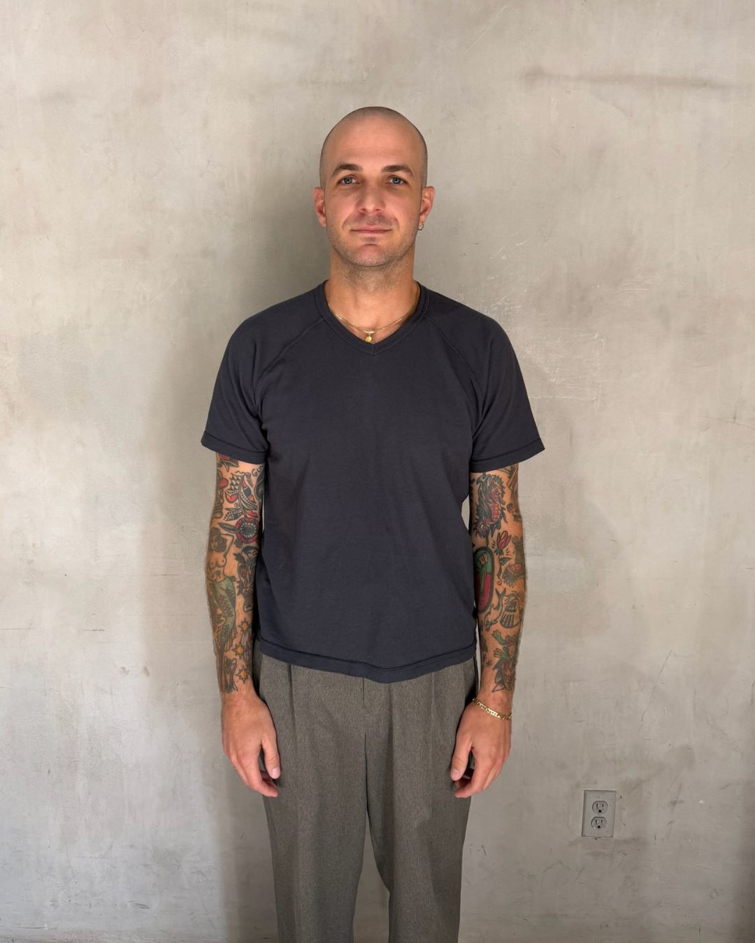 V-NECK RAGLAN SS- CHARCOAL