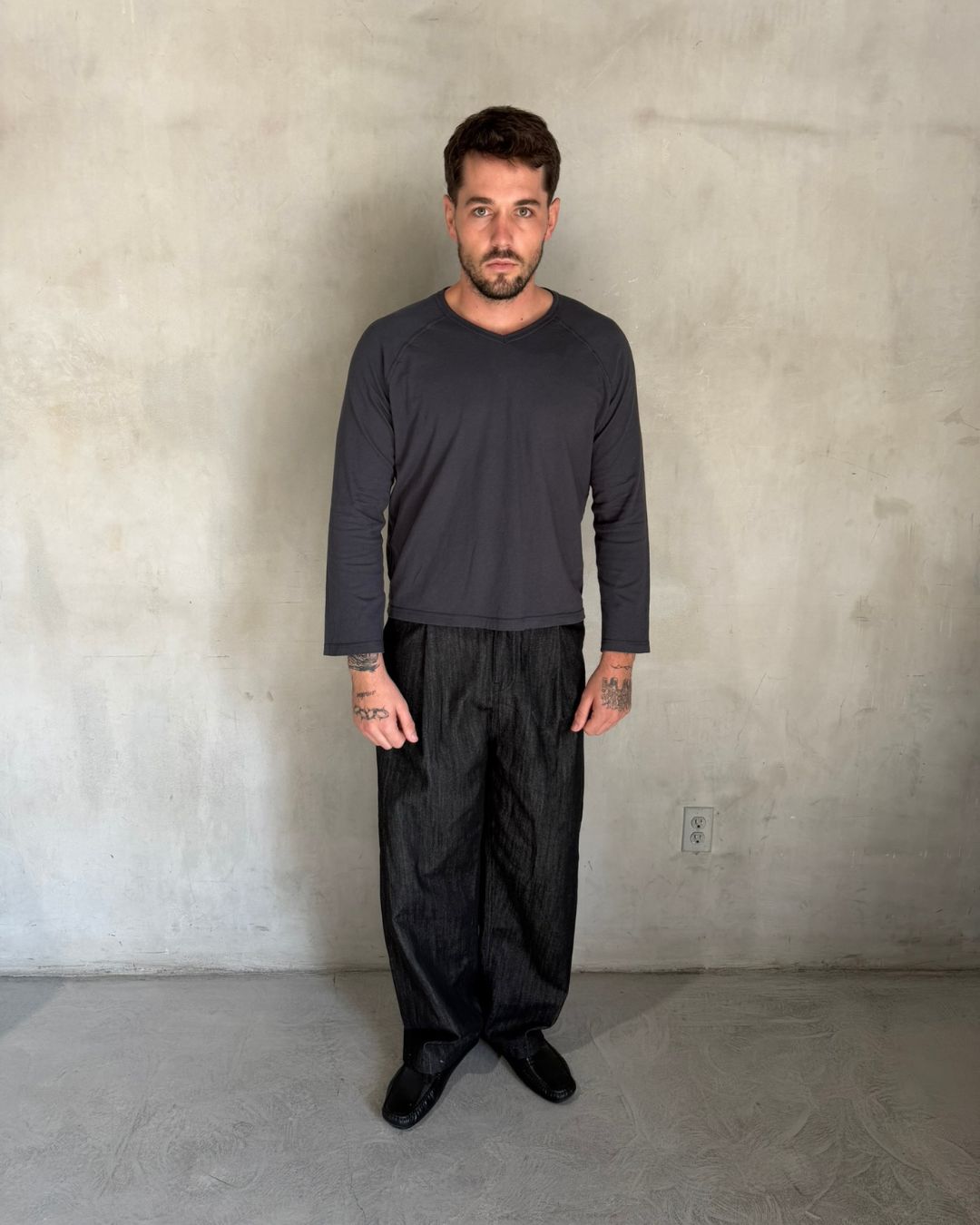 V-NECK RAGLAN LS - CHARCOAL