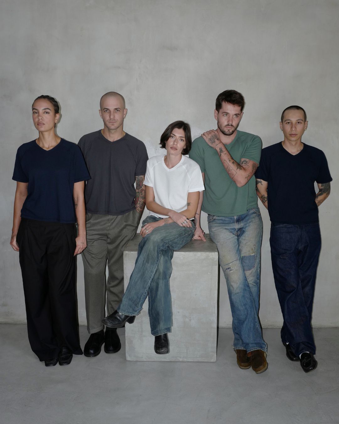 V-NECK RAGLAN SS- CHARCOAL