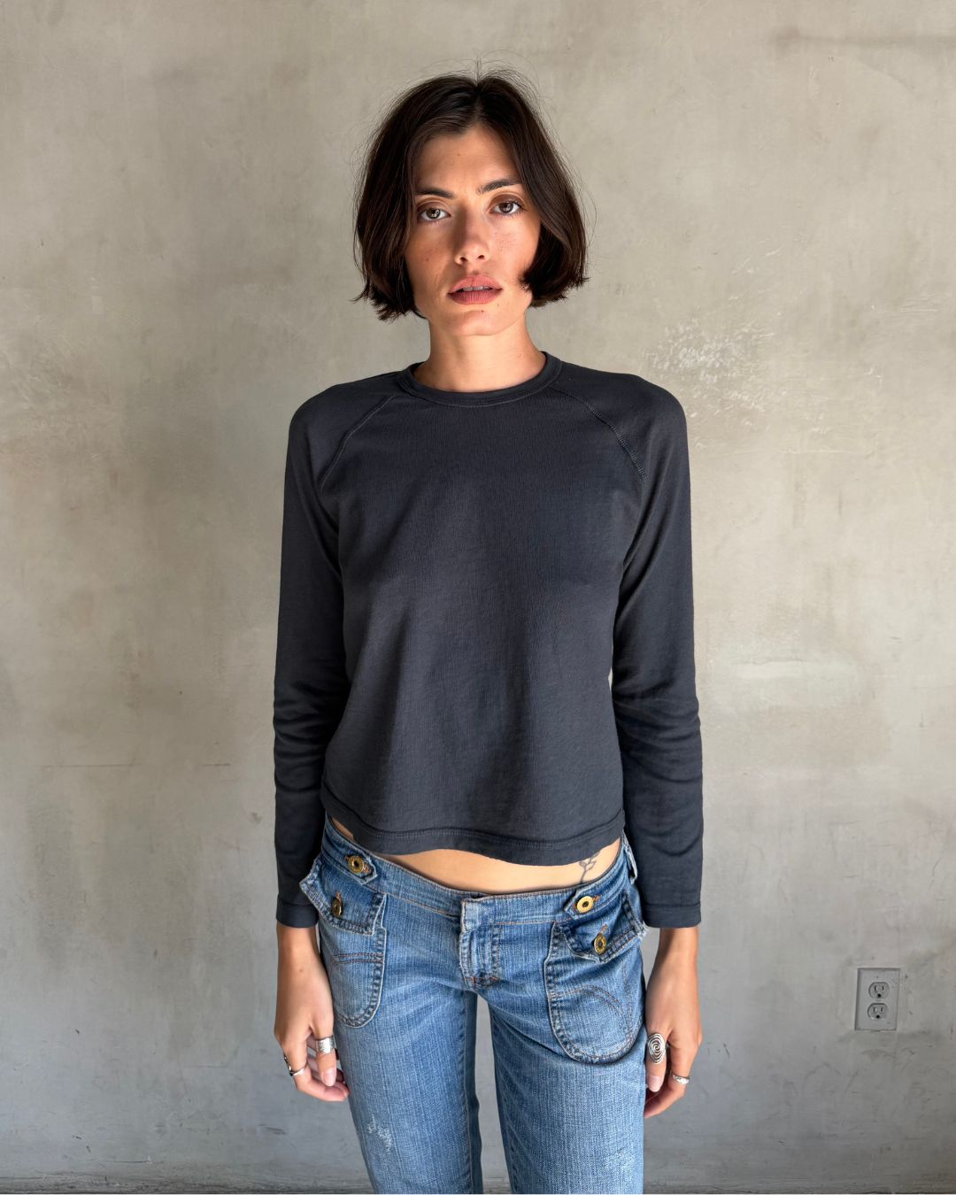 CREW RAGLAN LS - CHARCOAL